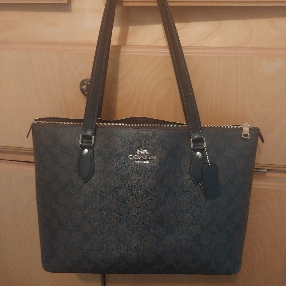 Coach Signature Gallery Tote
